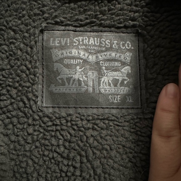 Levi's Men's Black Sherpa-Lined Jacket - Picture 6 of 10